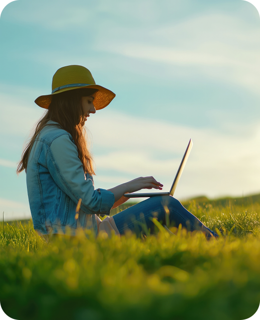 Mulher trabalhando com laptop no campo